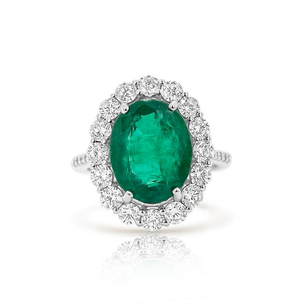 Statement Classic Halo Emerald Ring