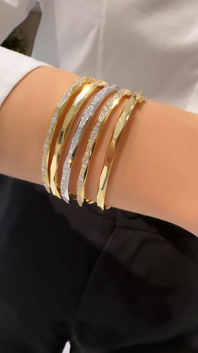 The Geoma Bangle in Yellow Gold