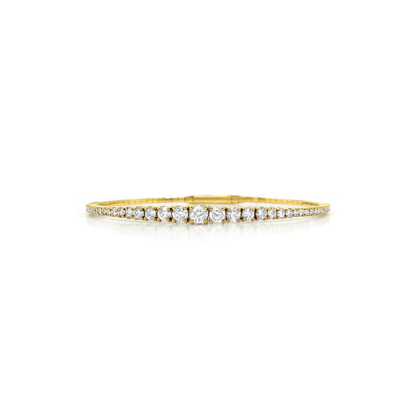 The graduated flex bangle in yellow gold