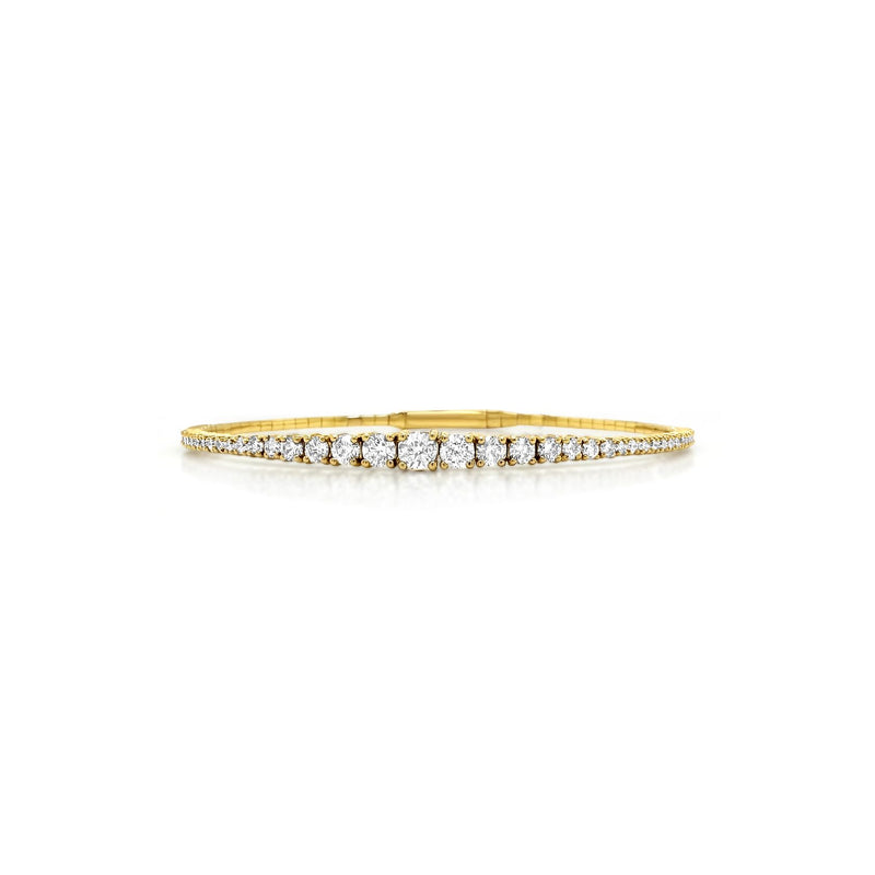 The graduated flex bangle in yellow gold